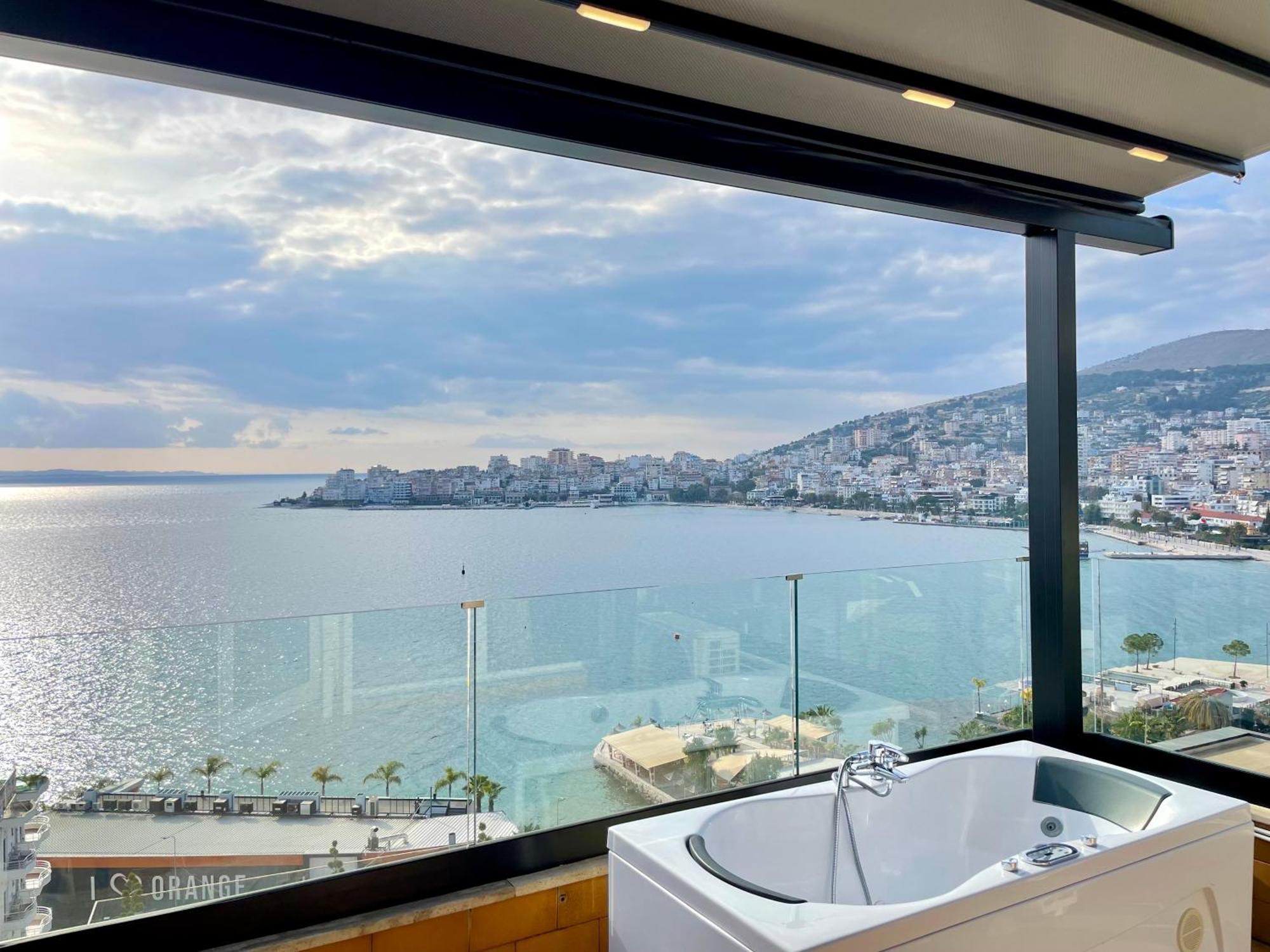Seaview Golden Penthouse Lägenhet Sarandë Exteriör bild