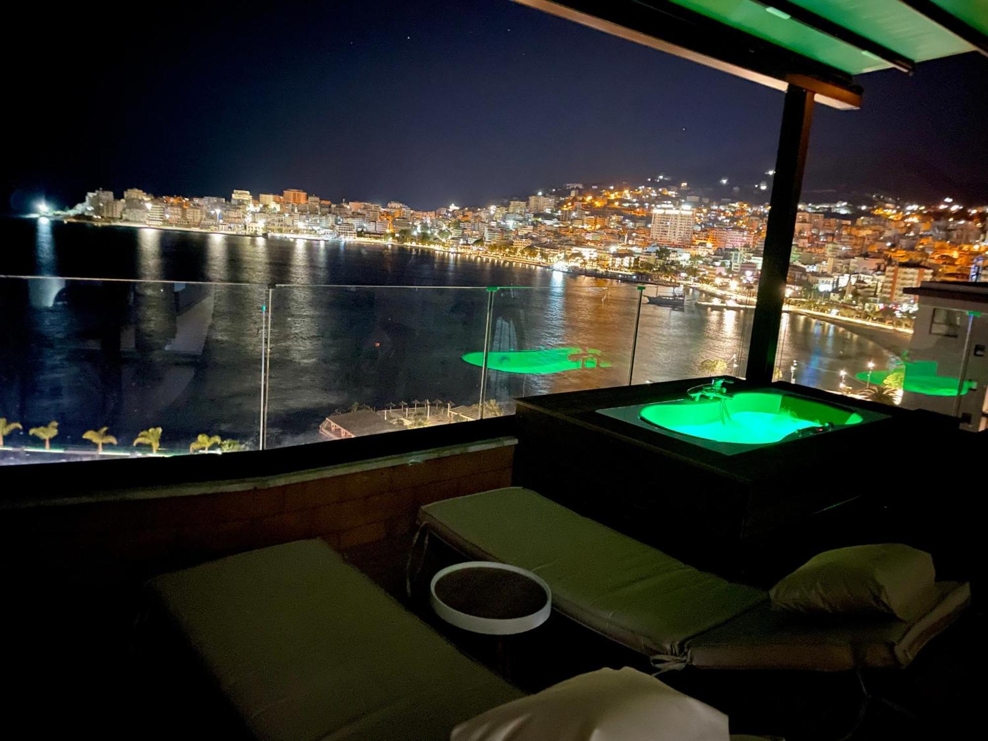 Seaview Golden Penthouse Lägenhet Sarandë Exteriör bild